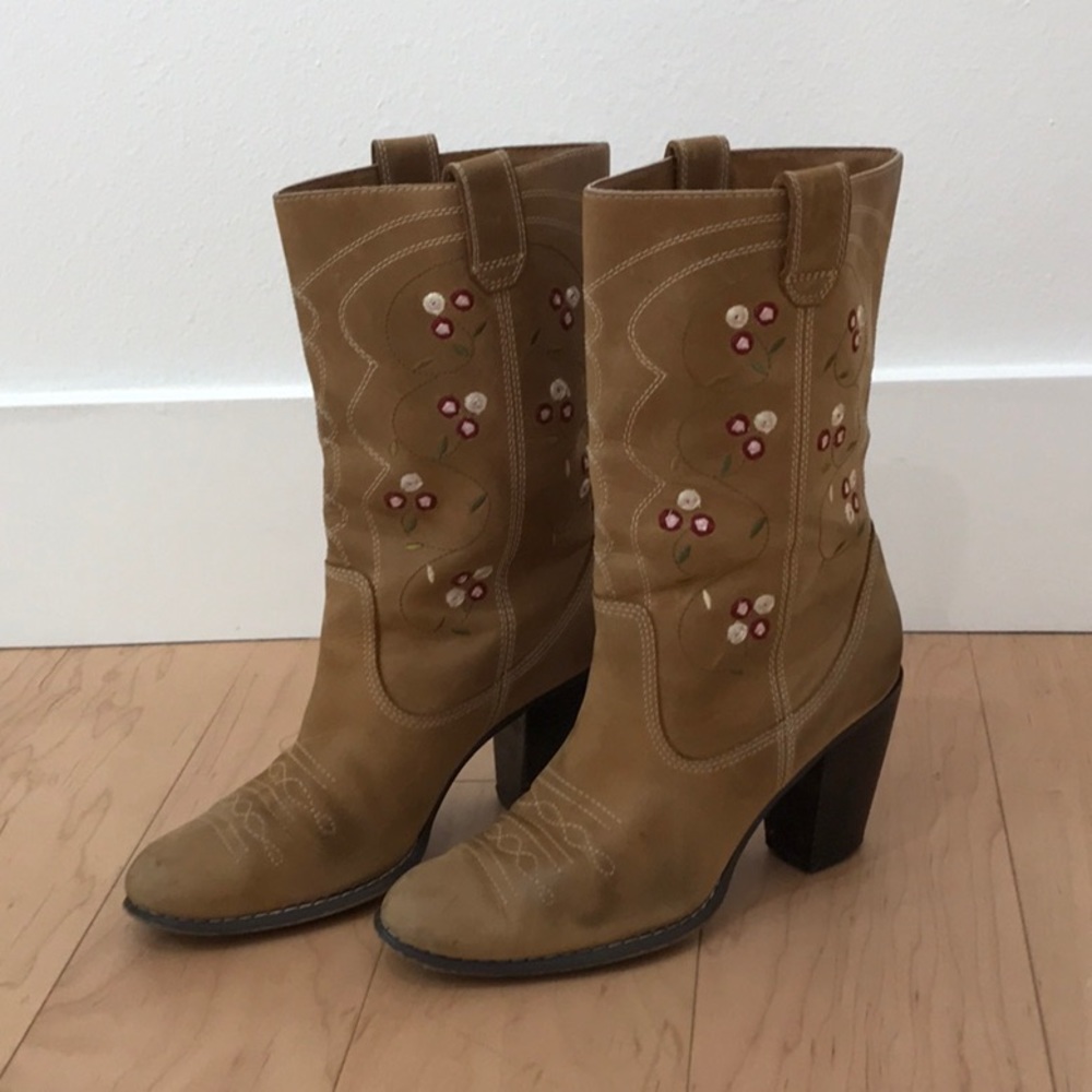 Seychelles tan leather embroidered boots size 7.5